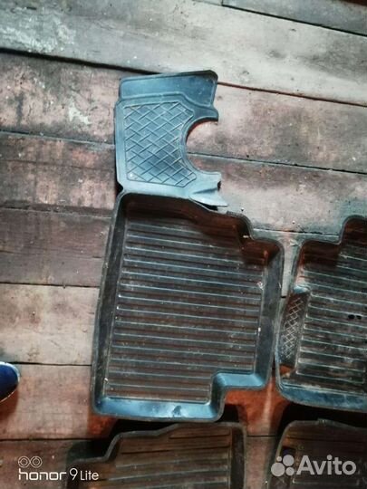 Автомобильные коврики резиновые