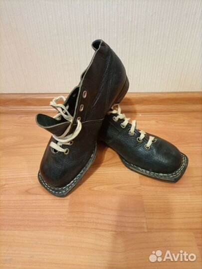 Лыжные ботинки