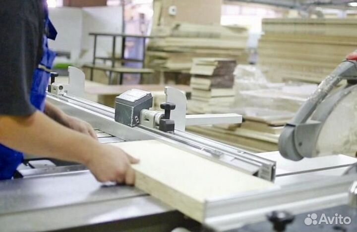 Рабочий на мебельное производство