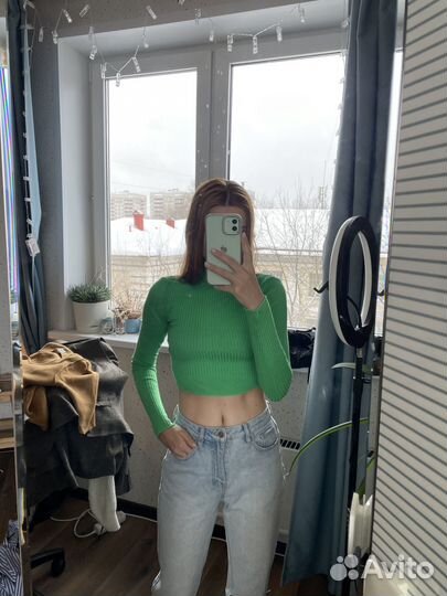 Свитер укороченный с горлом