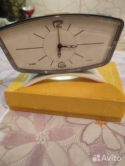 Часы-будильник слава