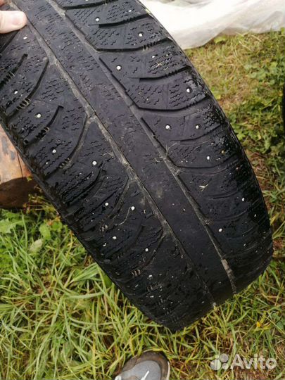 Bridgestone Ice Cruiser 7000 215/60 R16 95