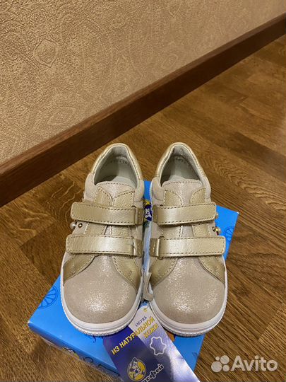 Новые кроссовки Котофей 27 р