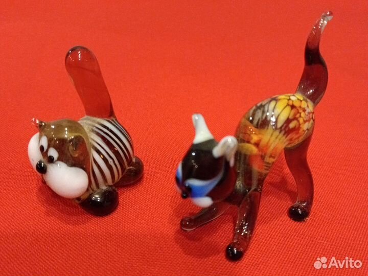 Стеклянные статуэтки