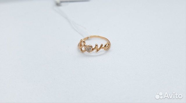 Кольцо с природным камнем Золото