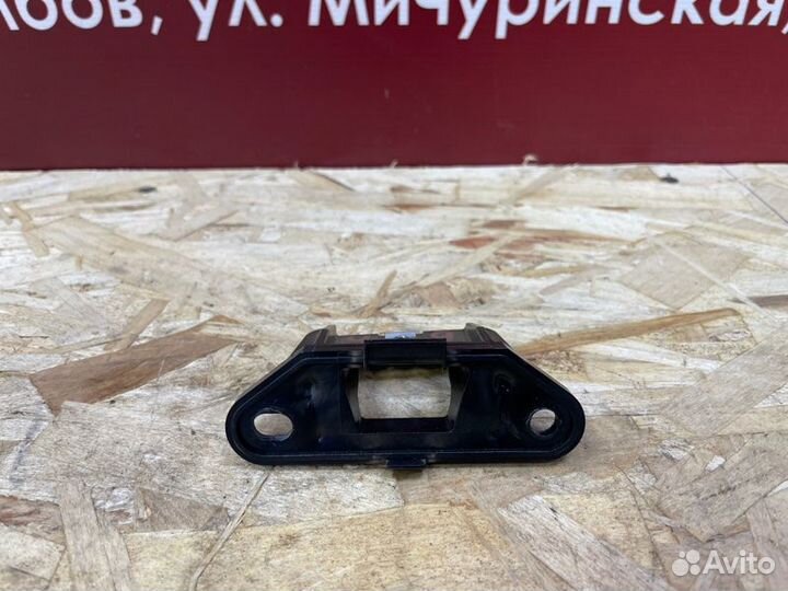 Кронштейн обшивки двери передний левый LADA Vesta