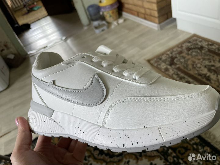 Кроссовки женские 38 размер новые