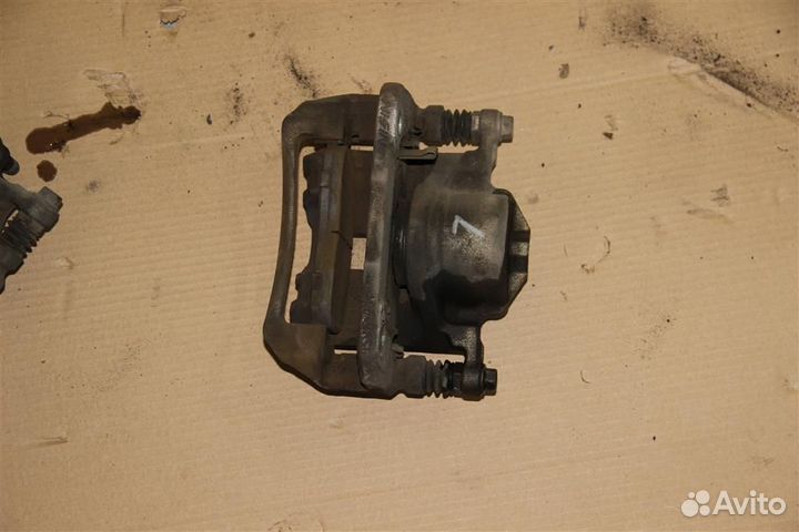 Суппорт передний левый Honda stepwgn (rg4) 2005-2