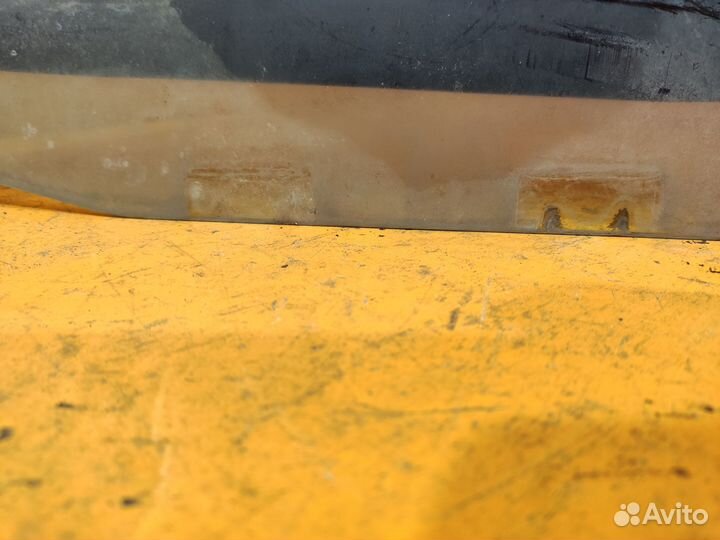 Стекло заднее правое для Volkswagen Golf III