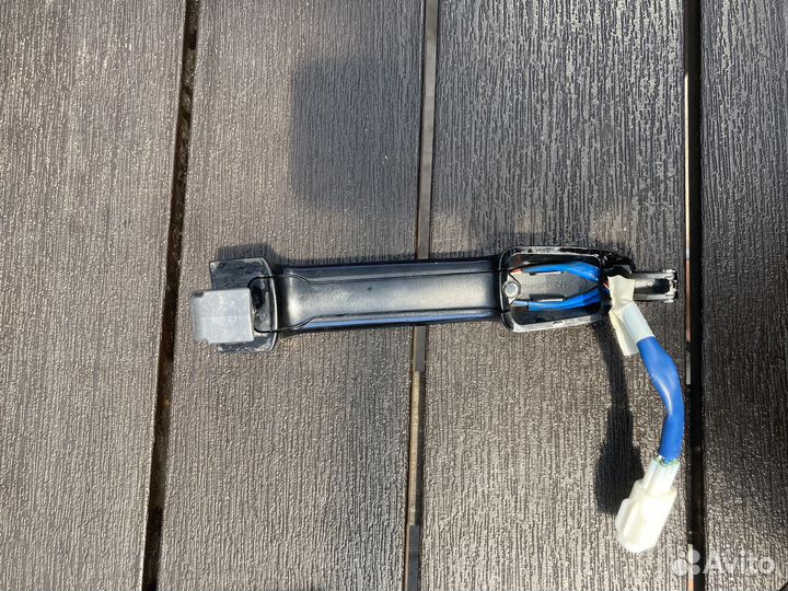 Внешняя передняя левая ручка двери toyota rav 4