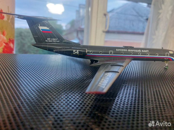 Модель самолёта ту-134убл. 1:144