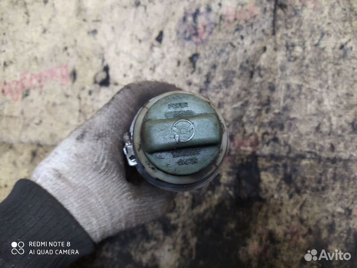 Бачок гур Passat B3