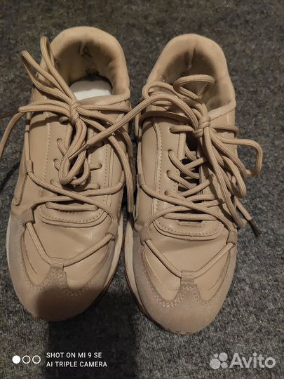 Кроссовки женские