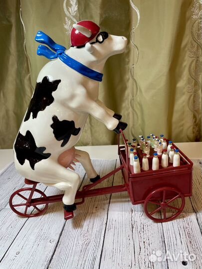 Статуэтка CowParade Корова Веселый Молочник 30 см