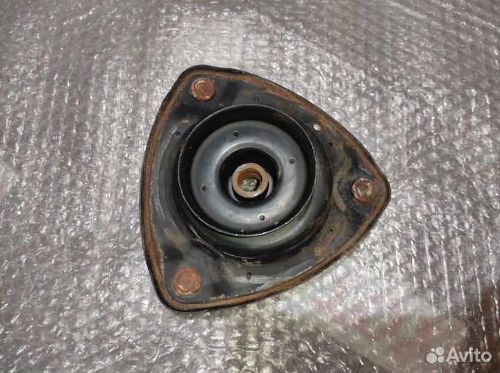 Опора амортизатора Toyota Camry 70