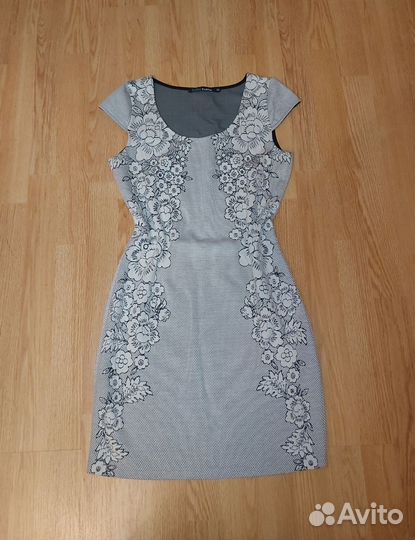 Платья отличные размер S