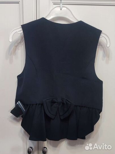 Жилет школьный р122-128 Новый