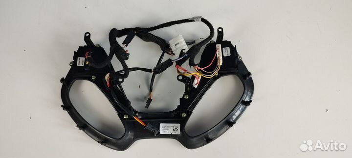 Продаю накладку на руль с кнопками для Kia Ceed