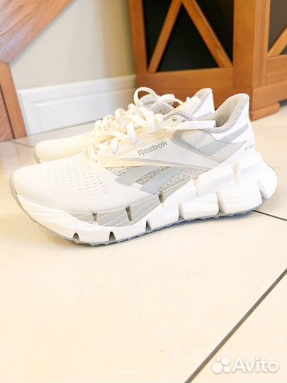 Кроссовки reebok женские новые