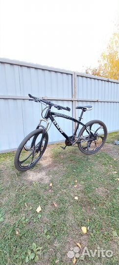 Велосипед BMW на литых дисках