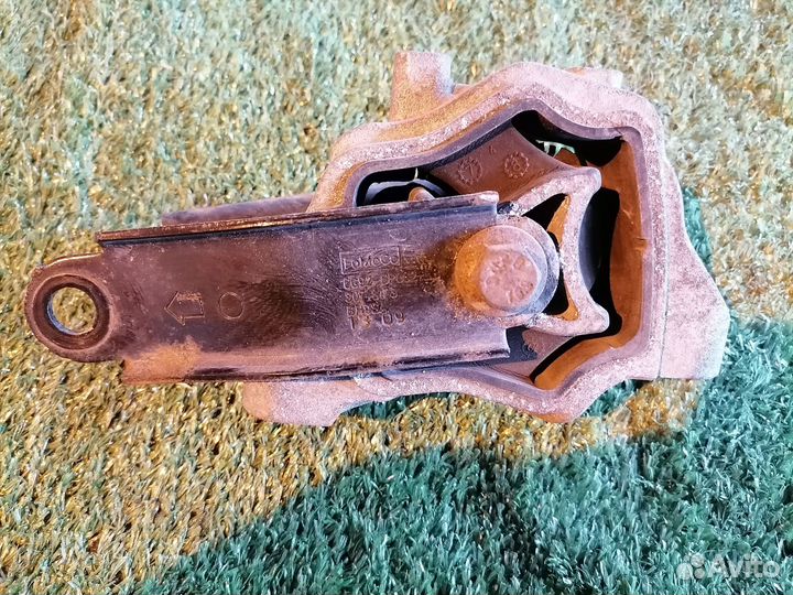 Опора двигателя (подушка двс) задняя правая 8G9N-6