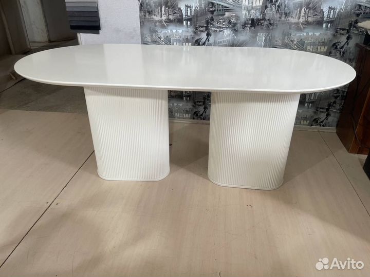 Кухонный стол из керамогранита овальный