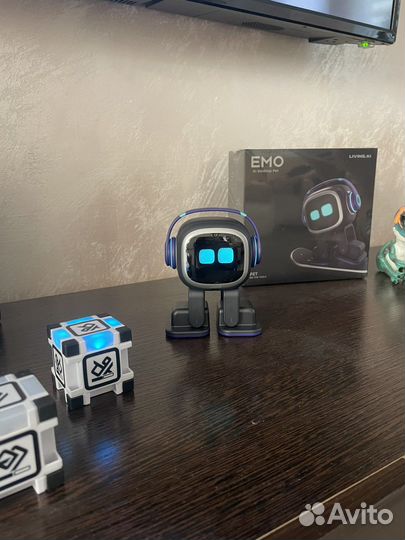 Робот EMO искуственный интелект anki vector cozmo