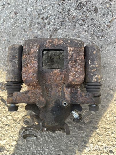 Суппорт задний левый mitsubishi outlander3 2013г