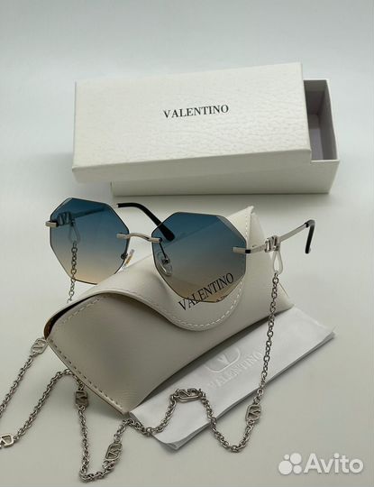 Солнцезащитные очки valentino