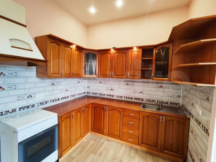 Дом 250 м² на участке 12 сот.