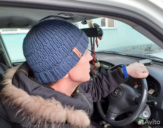 Шапки мужские вязаные ручной работы