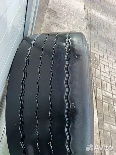 385/55 R22.5 Bridgestone R-Trailer 002