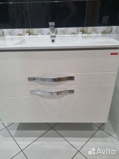 Тумба с раковиной для ванной подвесная