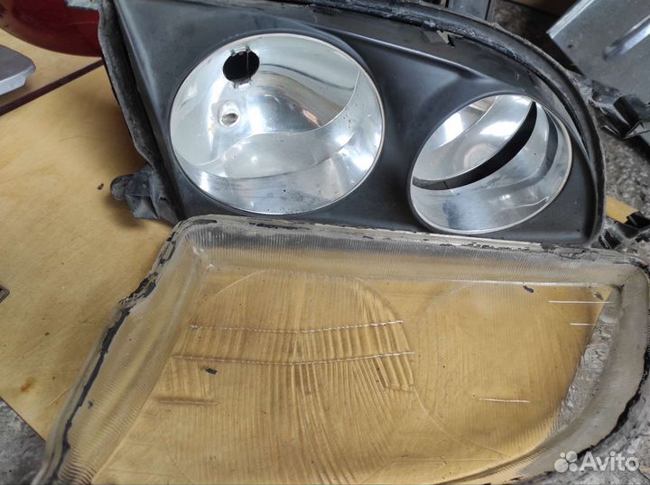 Фара правая Avensis t22