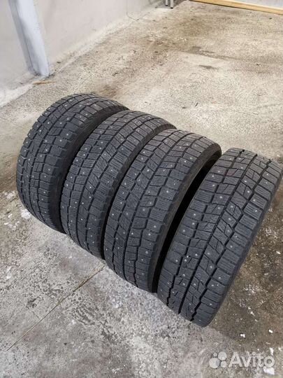 Continental VanContact Ice 215/60 R17C 109R