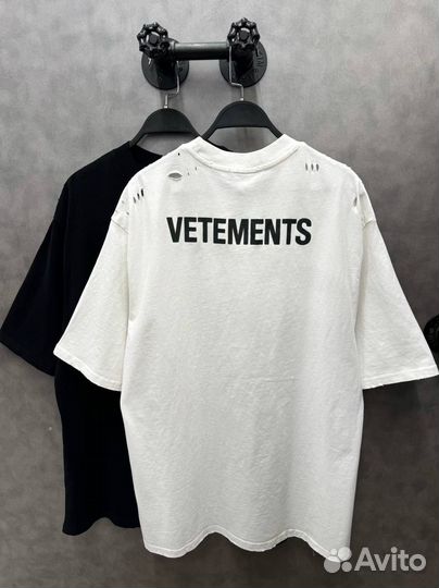 Крутая футболка Vetements унисекс (на руках)