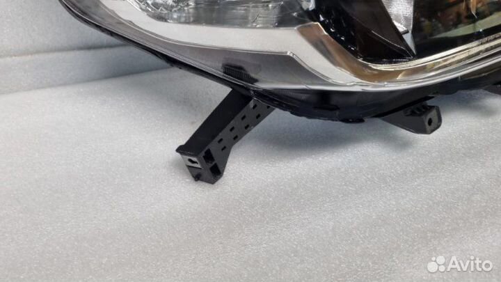 Фара передняя правая Toyota Land Cruiser Prado 150