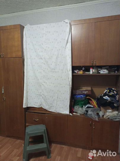 Кровать комод и стенка