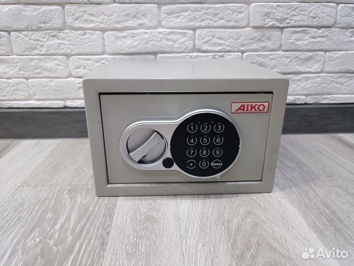 Сейф металлический