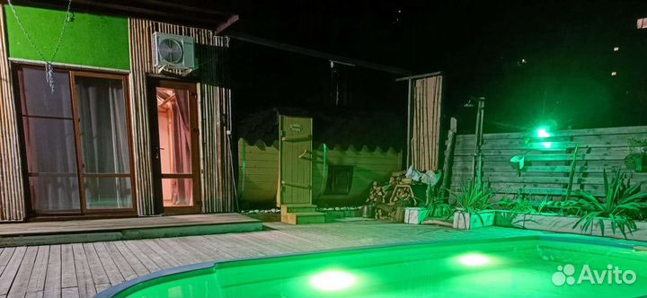 Русская баня на дровах с бассейном и мангалом