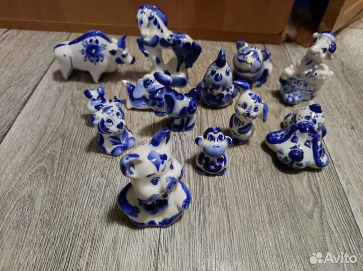 Гжель фигурки лошадь, курочка,свинья,тигр