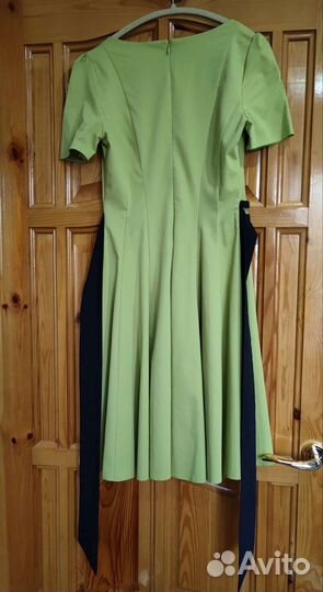 Женское зеленое платье с черным поясом 42 44 s m
