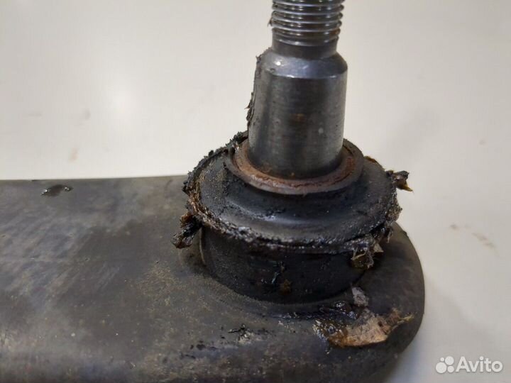 Рычаг подвески Mazda Tribute, 2005