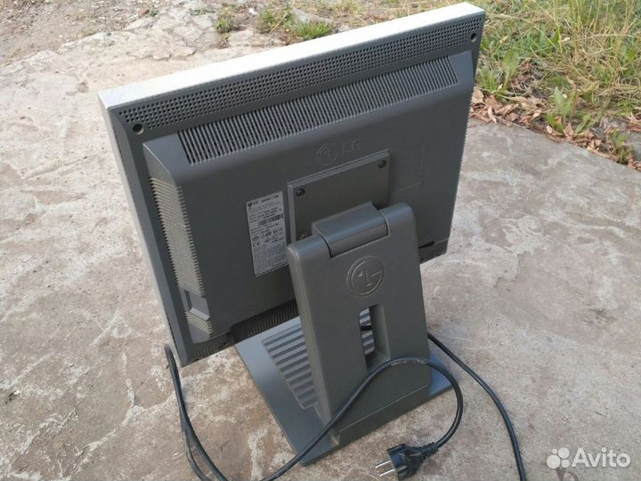 Монитор LG flatron L1910S