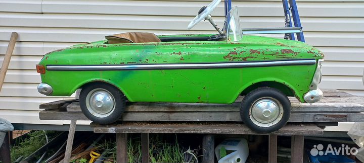 Педальная машинка СССР Москвич 2я серия