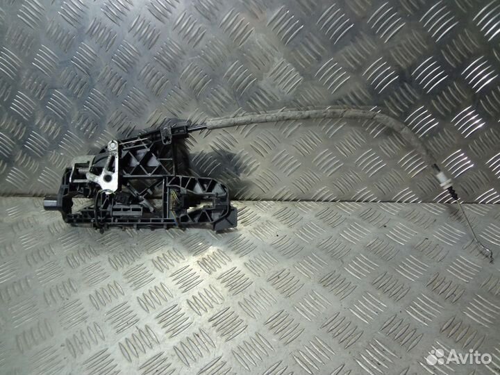 Кронштейн ручки двери задней правой Мерседес