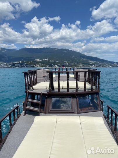 Катер прогулочный