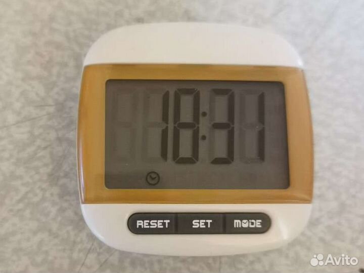 Шагомер с часами