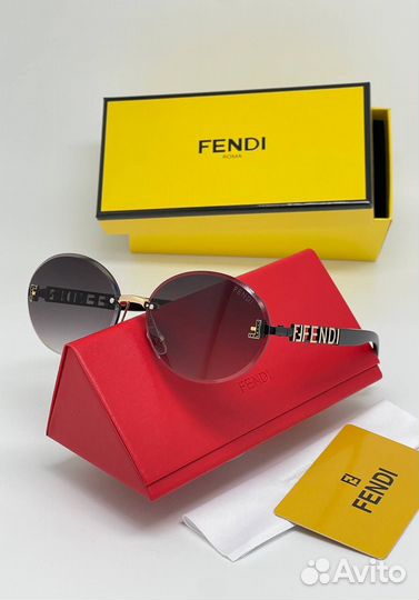 Солнцезащитные очки fendi