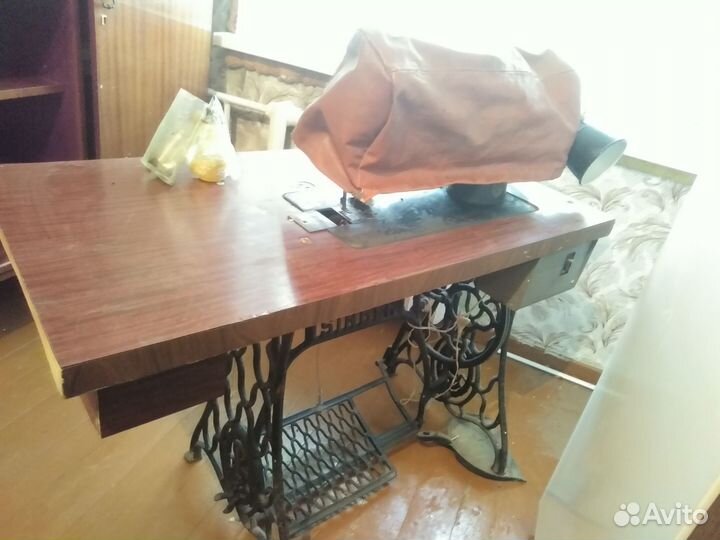 Швейная машина Zinger